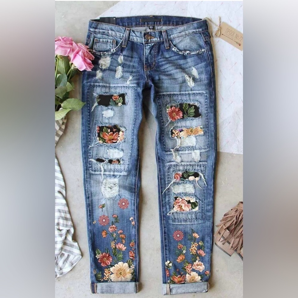 Floral distressed Blue Jeans
